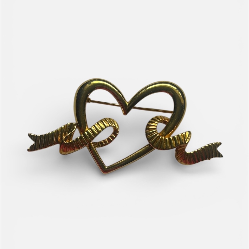 Vintage Gold Tone Heart & Ribbon Banner Brooch Pin - Romantic Statement Piece